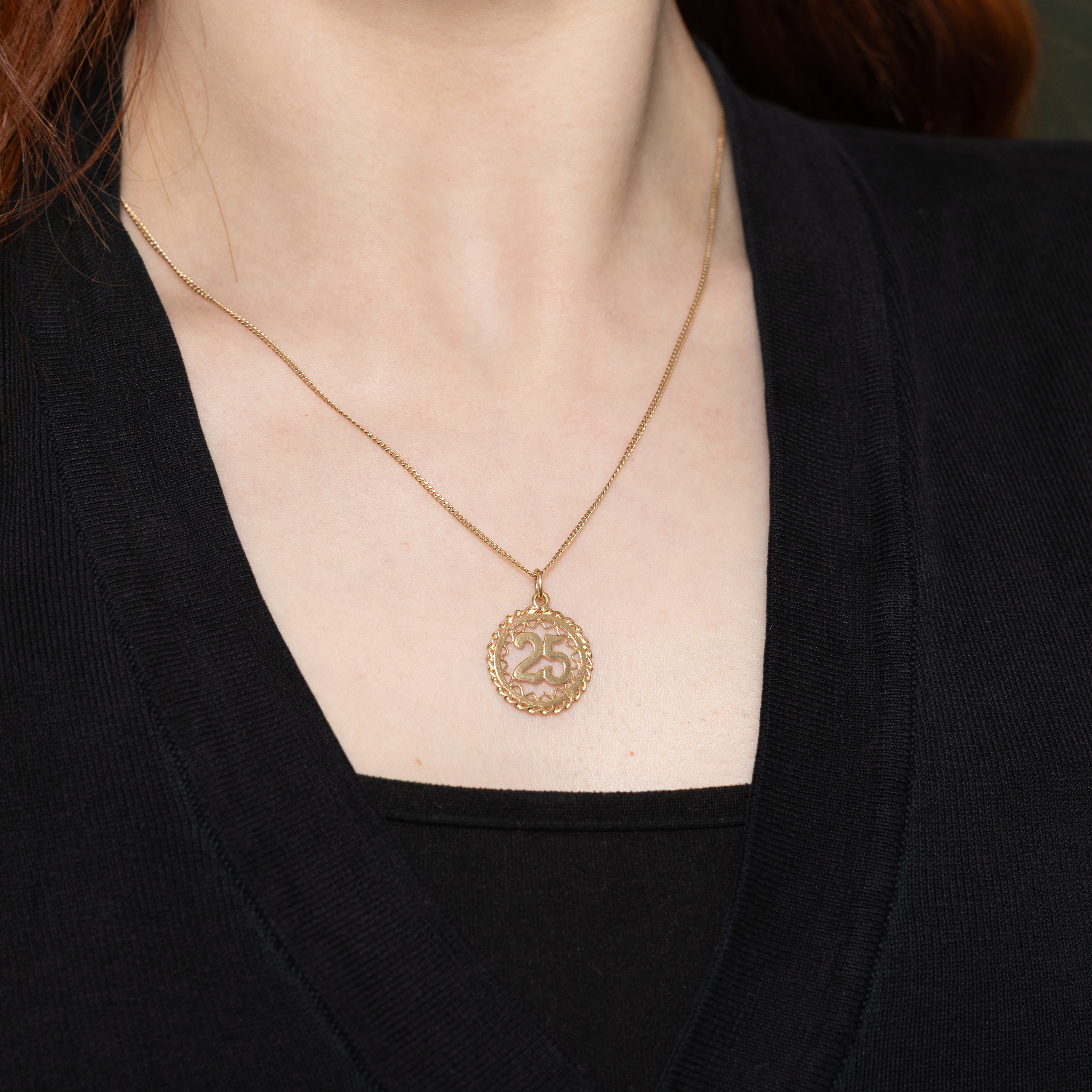 Breloque « 25 » en or jaune 10 carats