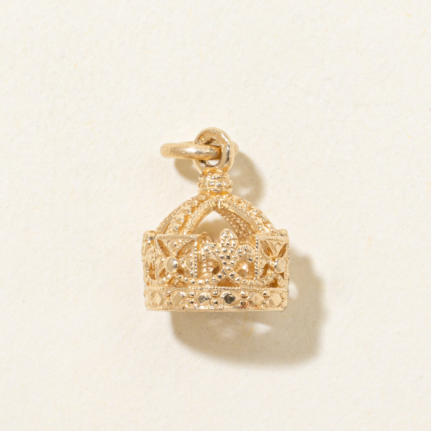 Breloque couronne en or jaune 14 carats à grain fin