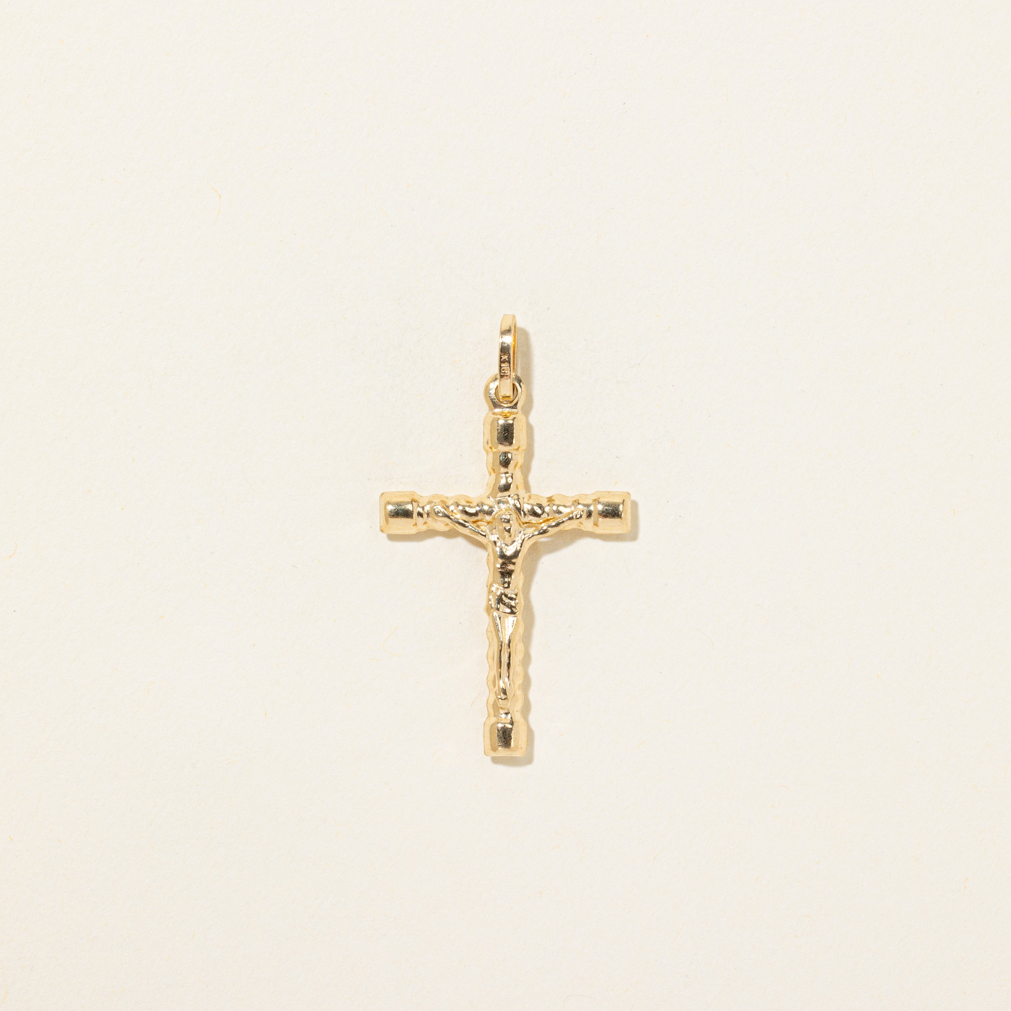 Breloque Jésus en croix en or jaune 18 carats