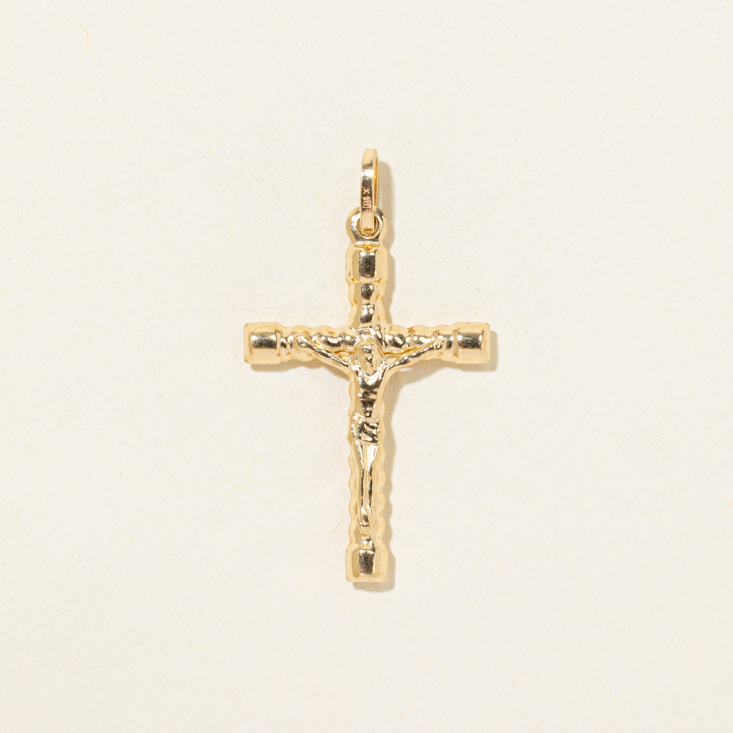 Breloque Jésus en croix en or jaune 18 carats