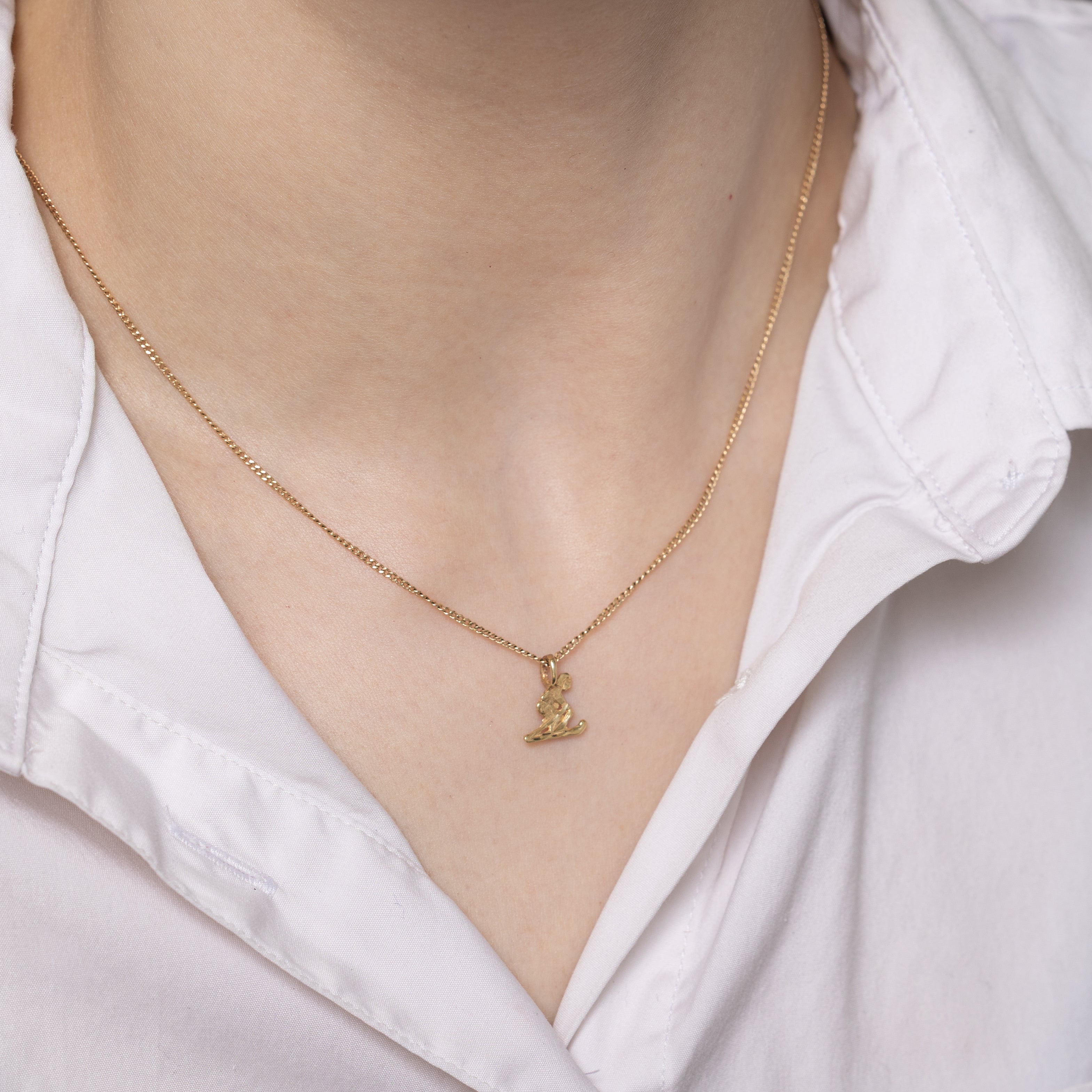 Pendentif skieur en or jaune 10 carats