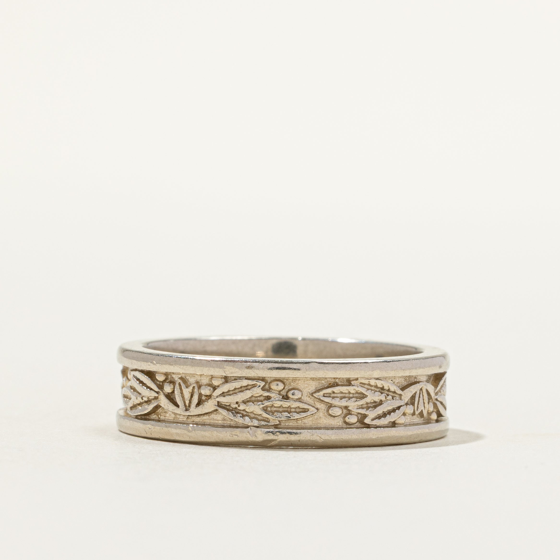 14k White Gold Leaf Embossed Band | 6.16mm | SZ 10