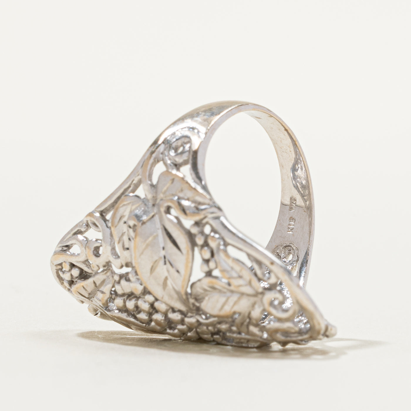 18k White Gold Leaf Design Engraved Ring | SZ 6.25