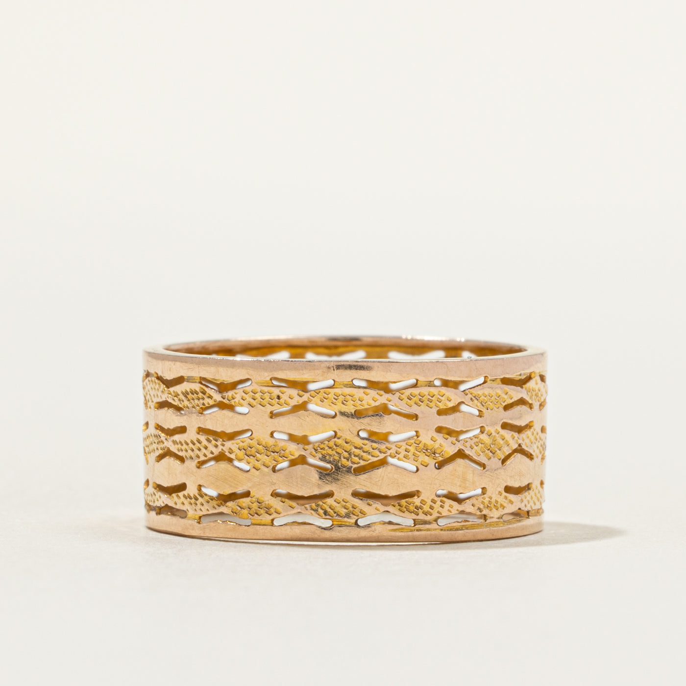15k Yellow Gold Openwork Textured Band | 8.76mm | SZ 6.5