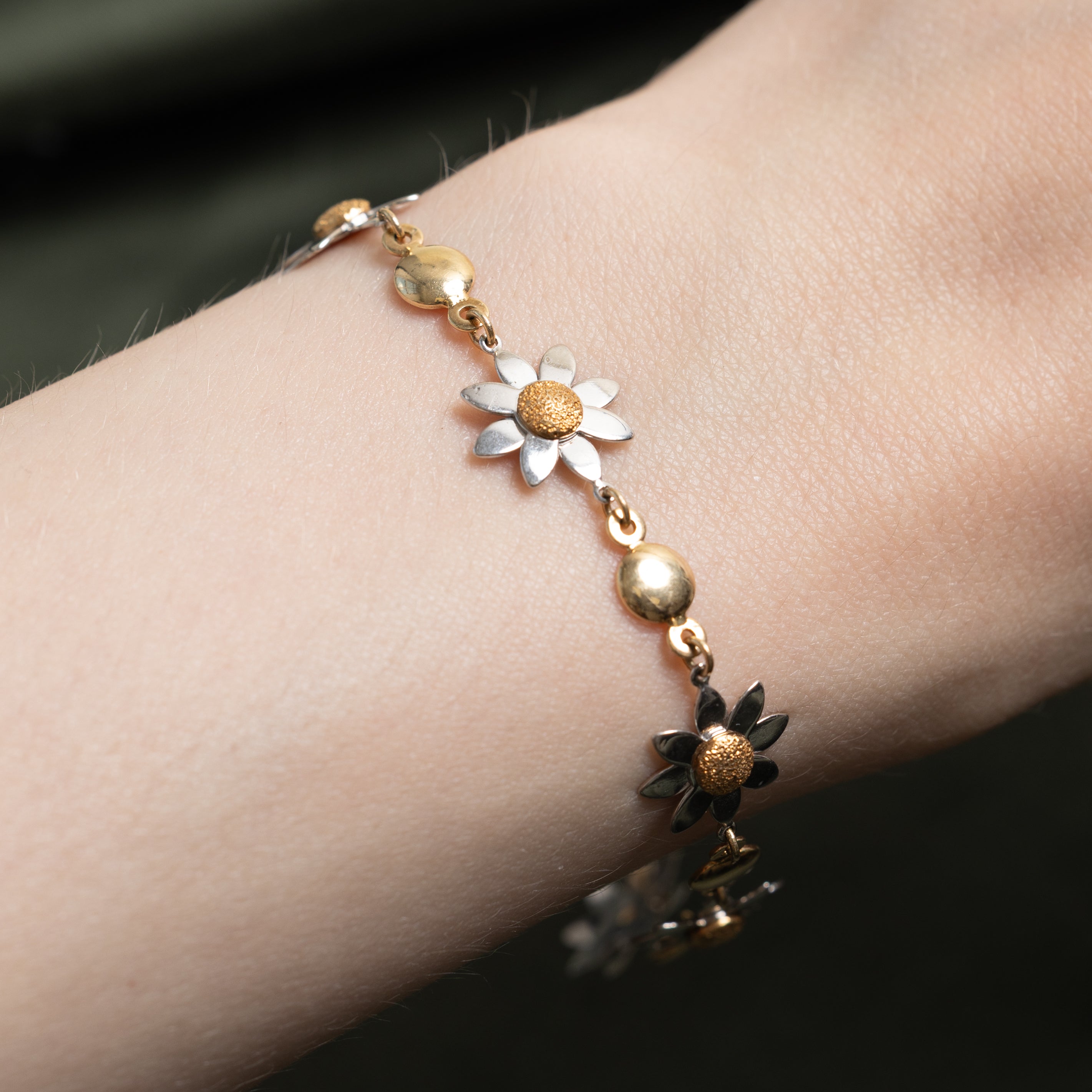 14k Yellow & White Gold Daisy Flower Bracelet | 6"