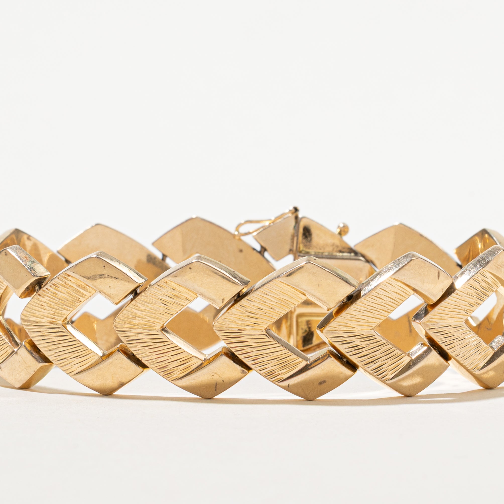 14k Yellow Gold Textured Kite Shaped Link Bracelet | 7.75"