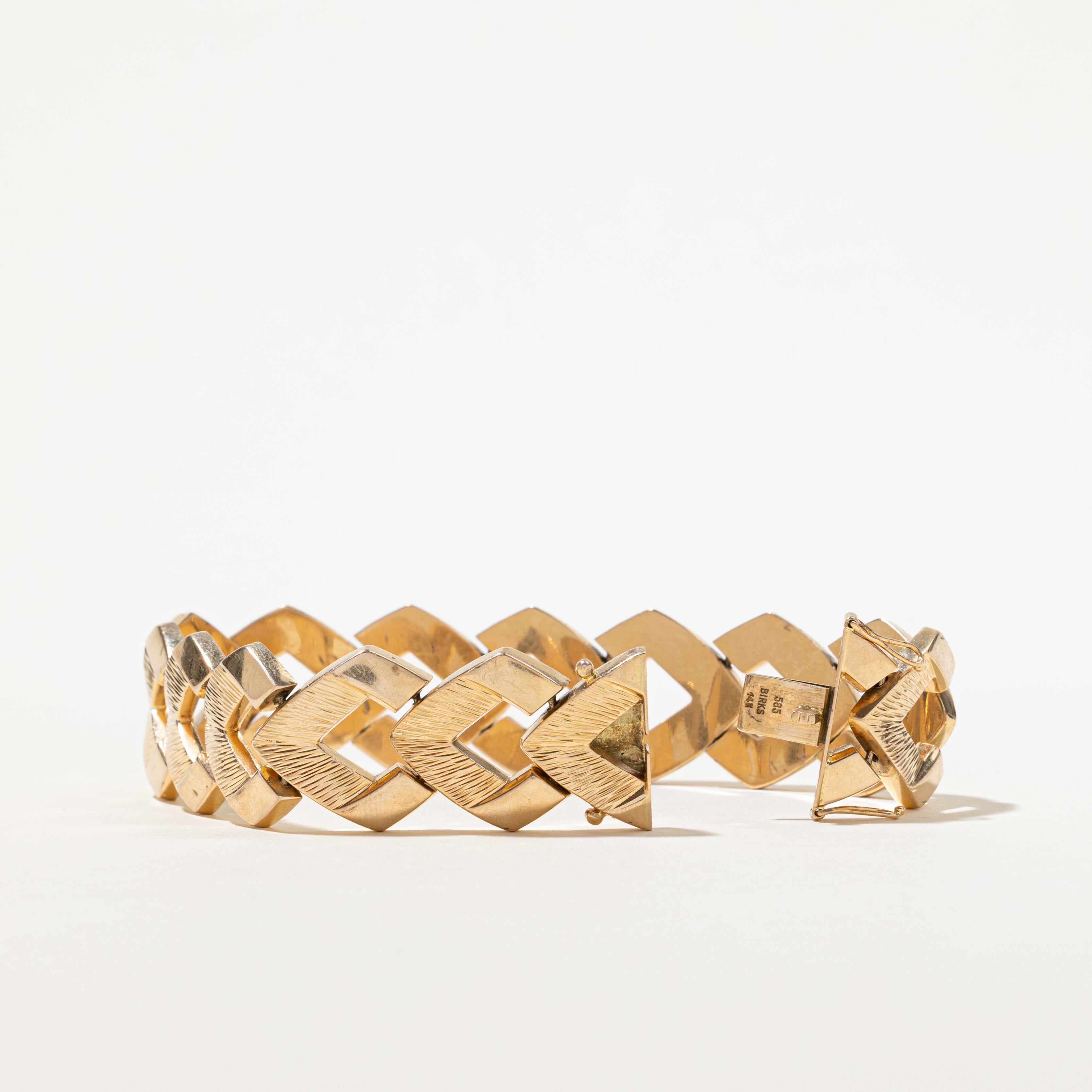14k Yellow Gold Textured Kite Shaped Link Bracelet | 7.75"