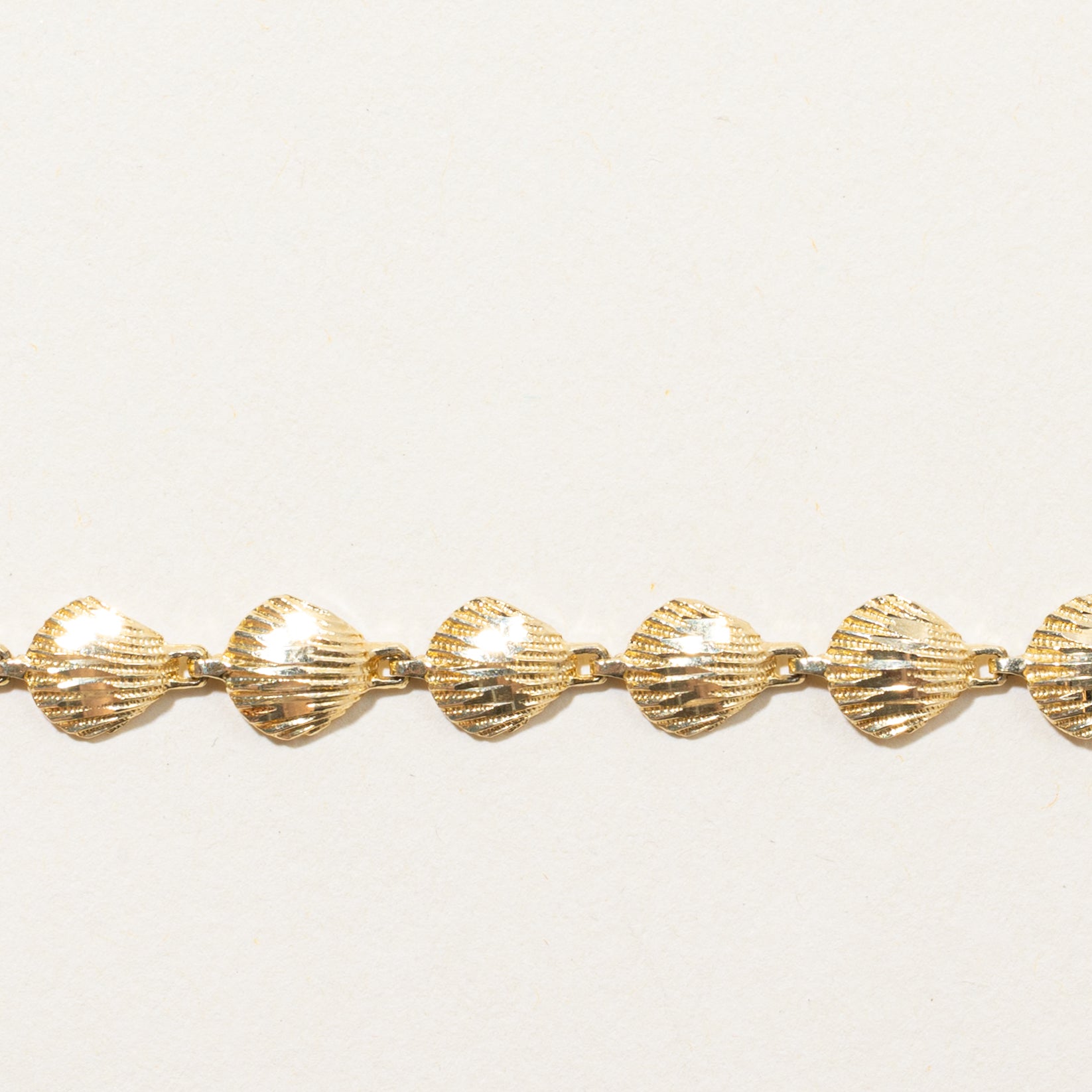 14k Yellow Gold Sea Shell Bracelet | 7.5"