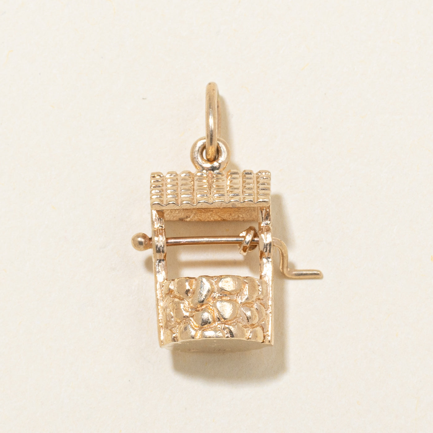 Breloque puits à souhaits en or jaune 10 carats