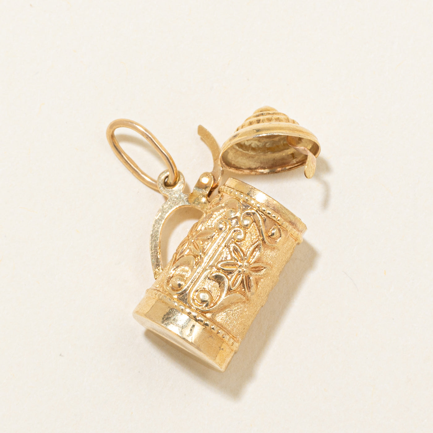 18k Yellow Gold Scrollwork Beer Stein Charm