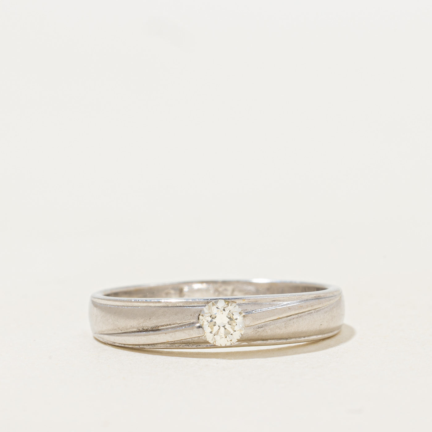 Solitaire Diamond Grooved Band Ring | 0.13ct | SZ 5.75