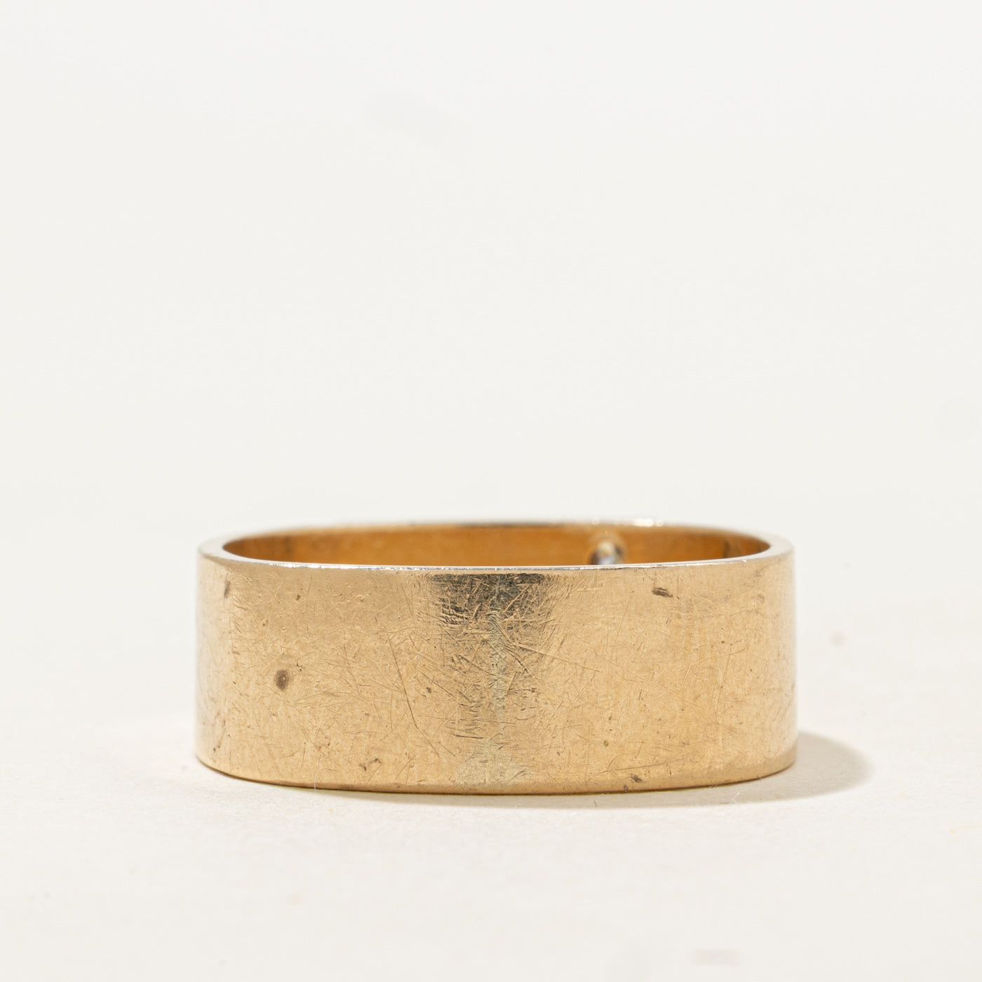 Diamond Column Gold Nuggety Soft-Square Band | 0.06ct | 7.90mm | SZ 9