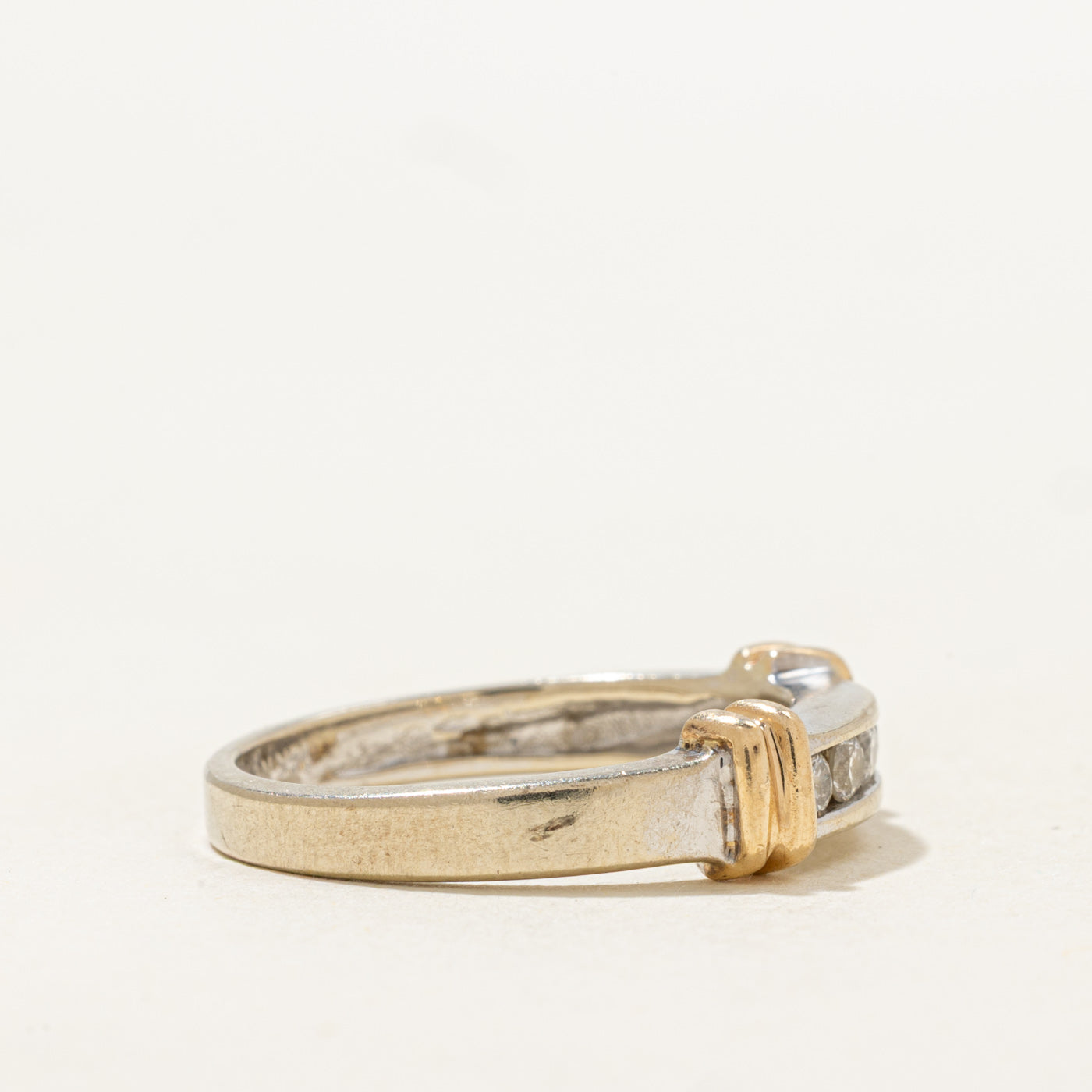 Two Tone Five Stone Diamond Grooved Ring | 0.30ctw | SZ 7.25