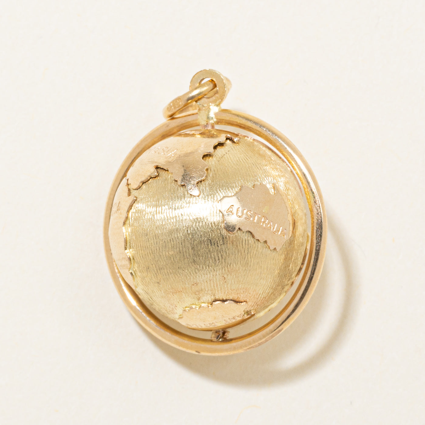18k Yellow Gold Globe Pendant