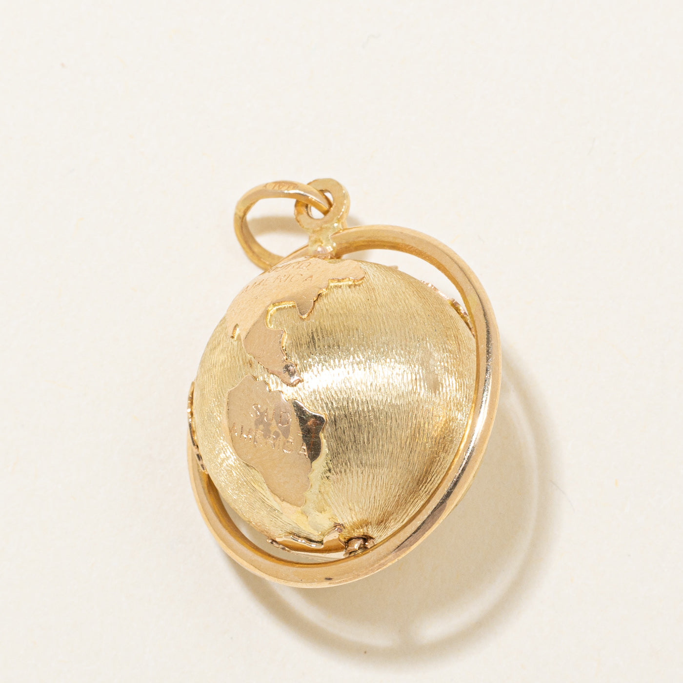 18k Yellow Gold Globe Pendant