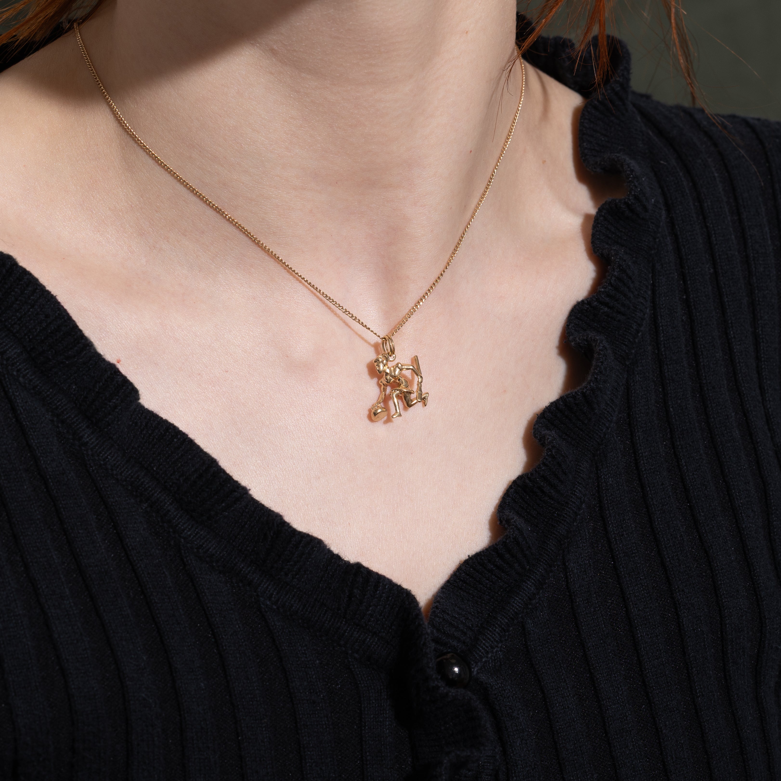 10k Yellow Gold Curling Charm