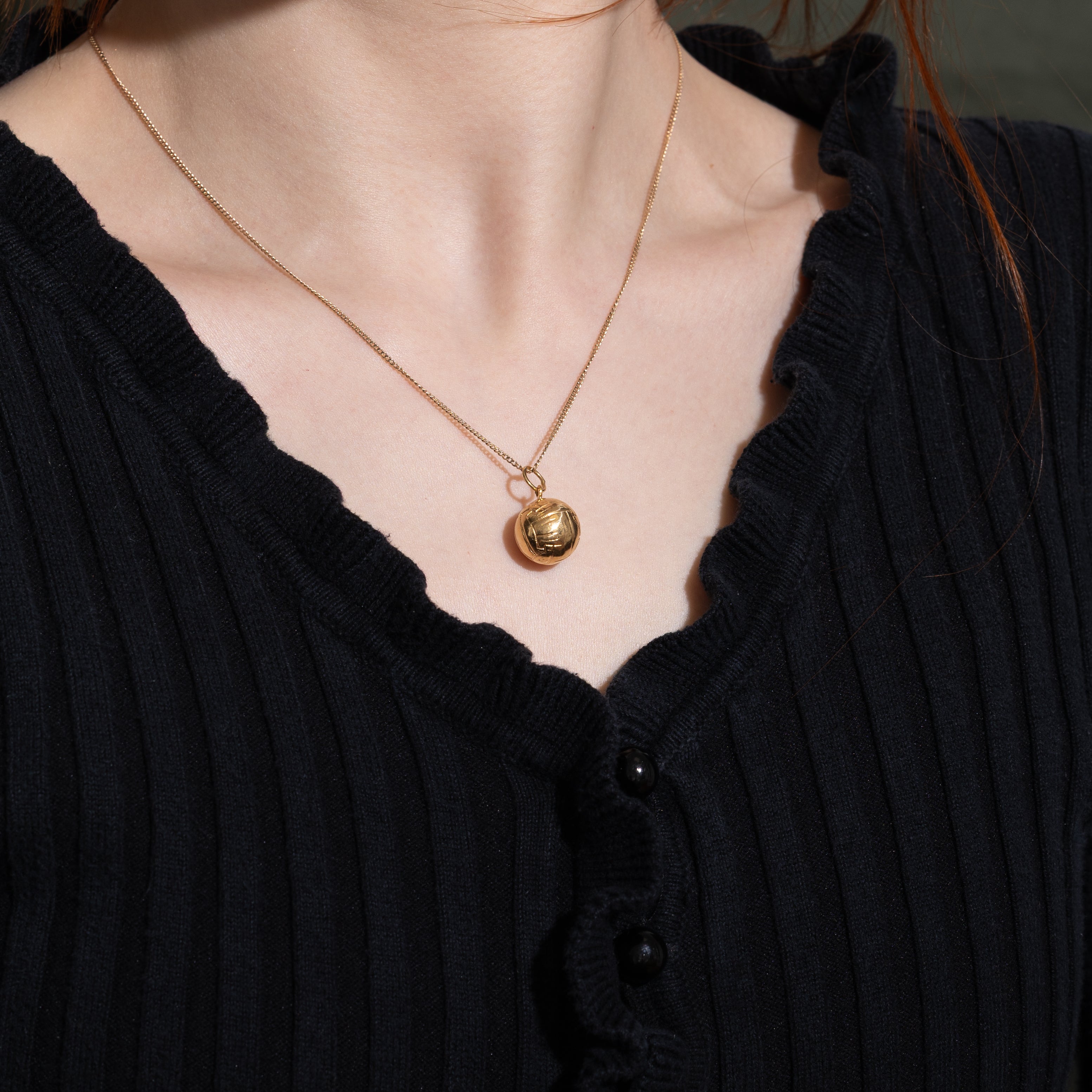 Breloque de volley-ball en or jaune 18 carats