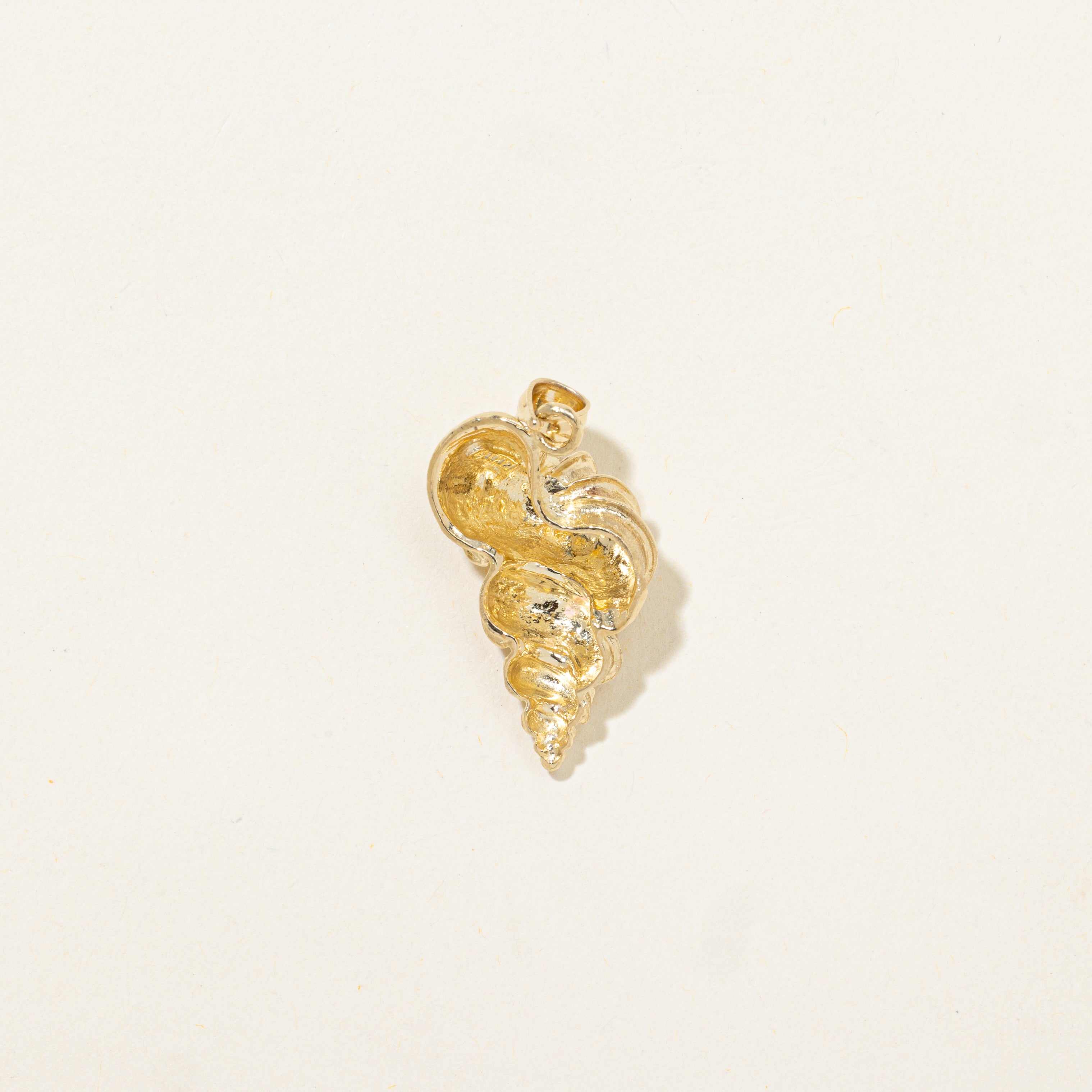 14k Yellow Gold Seashell Pendant