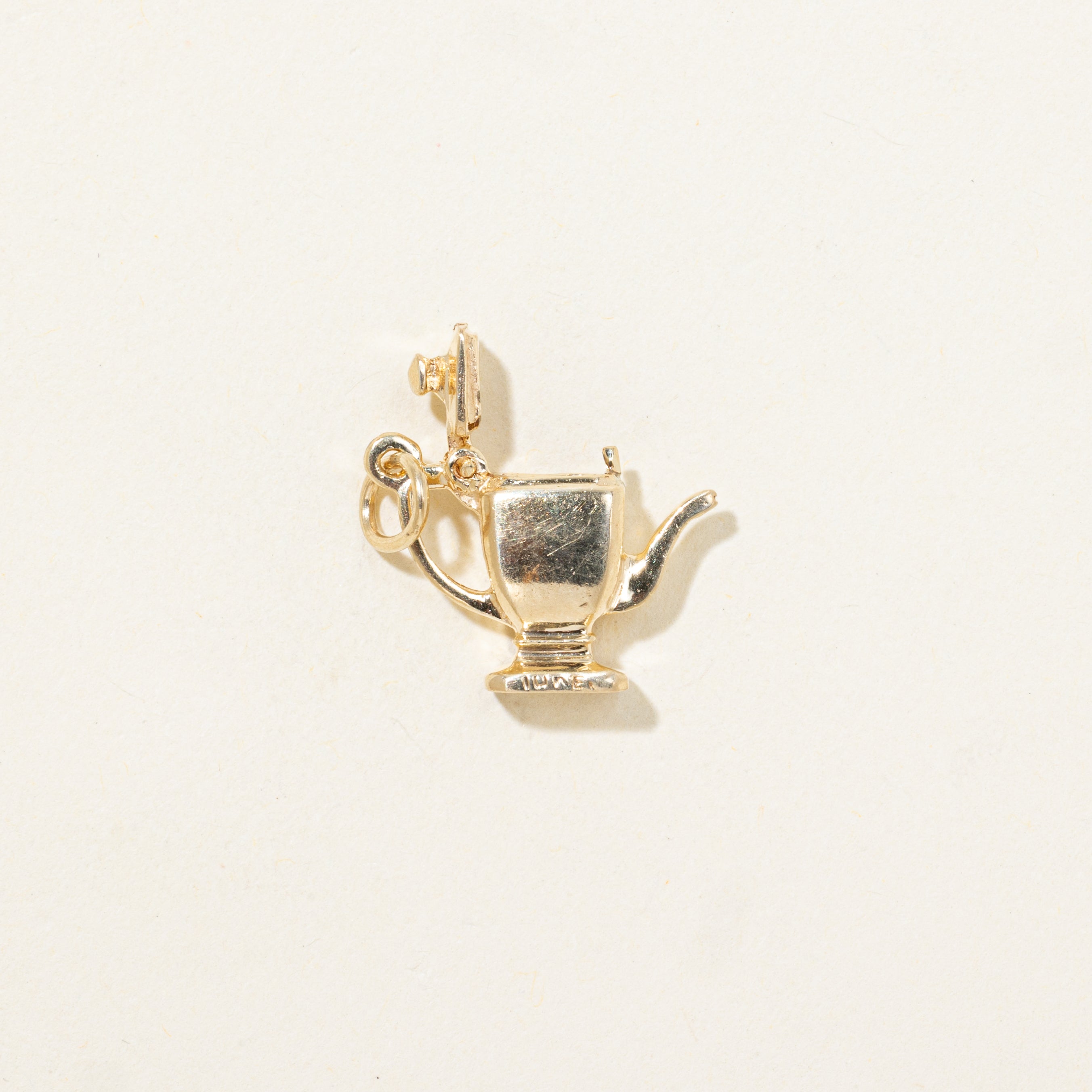 Breloque théière en or jaune 10 carats