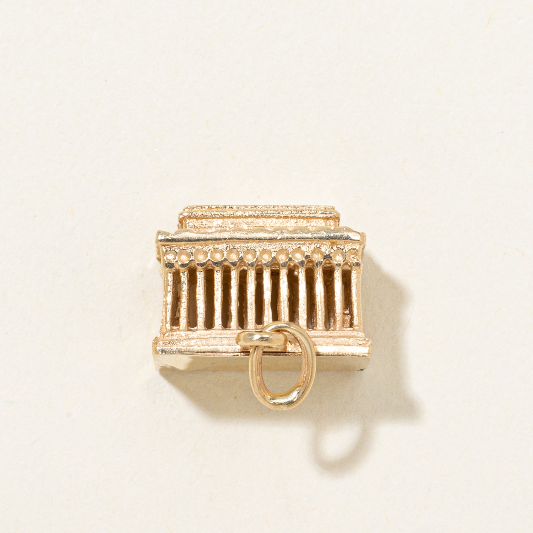 14k Yellow Gold Lincoln Memorial Charm