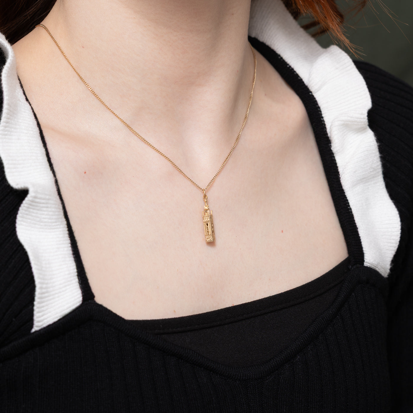 Charme du monument des pèlerins en or 18 carats