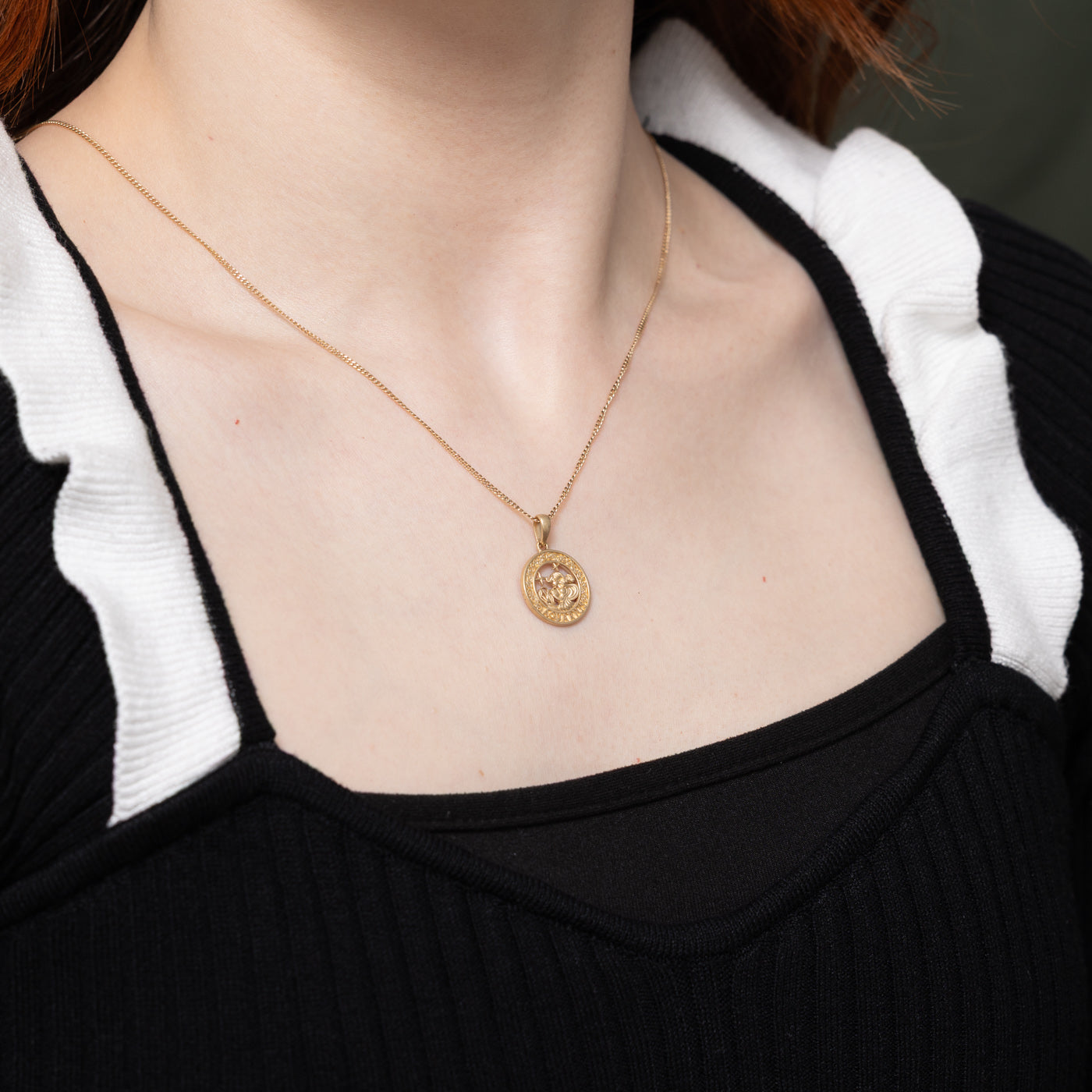 Pendentif en or jaune 14 carats représentant le signe du Verseau