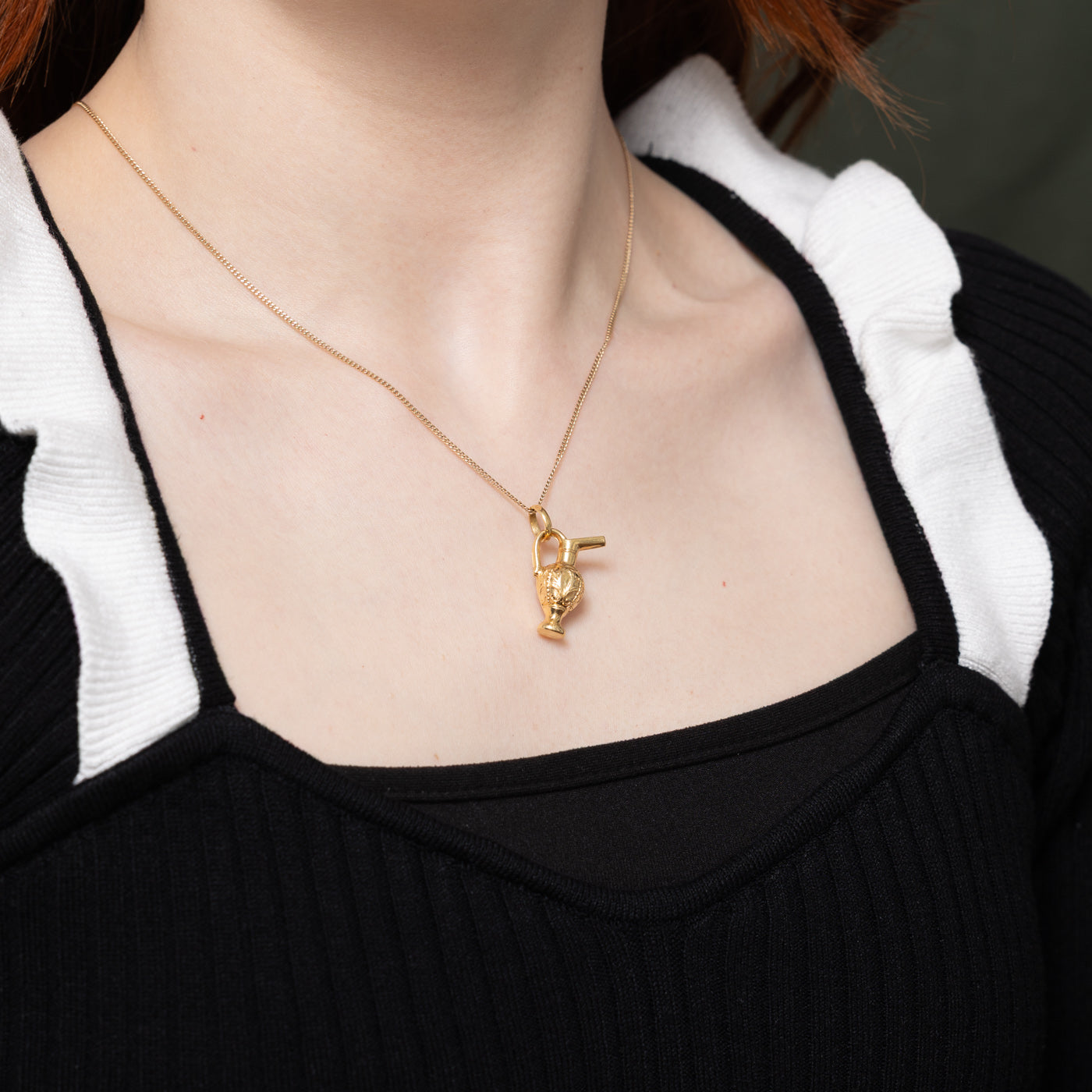 Breloque pichet florale en or jaune 18 carats