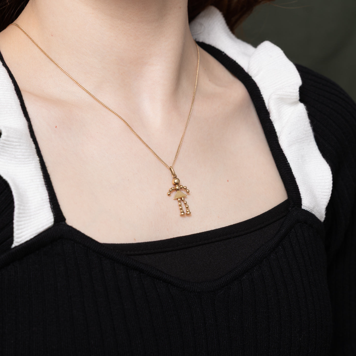 Breloque fille en perles 9K