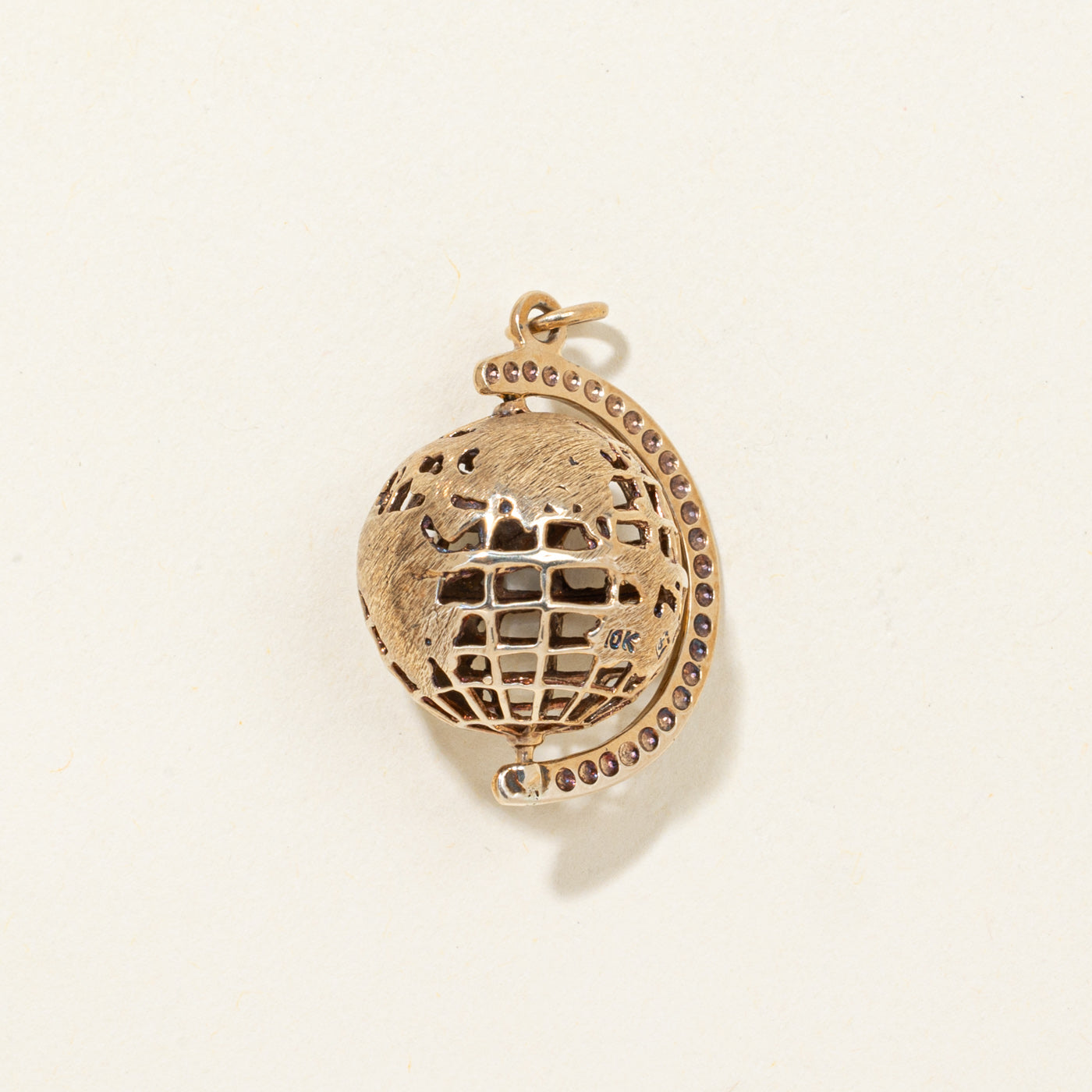 Breloque globe en or jaune 10 carats