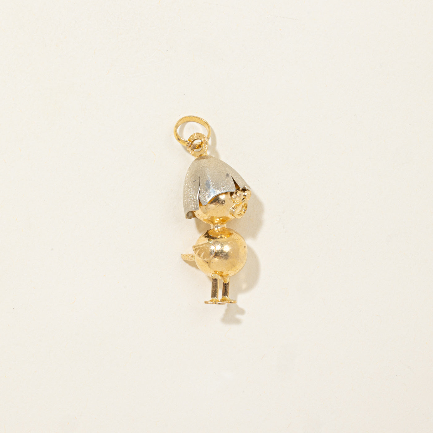 Breloque poussin en or bicolore 18 carats