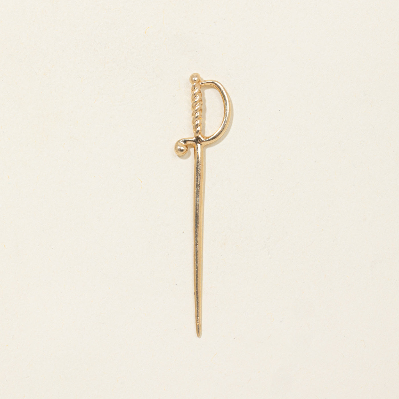 Broche épée en or jaune 10 carats