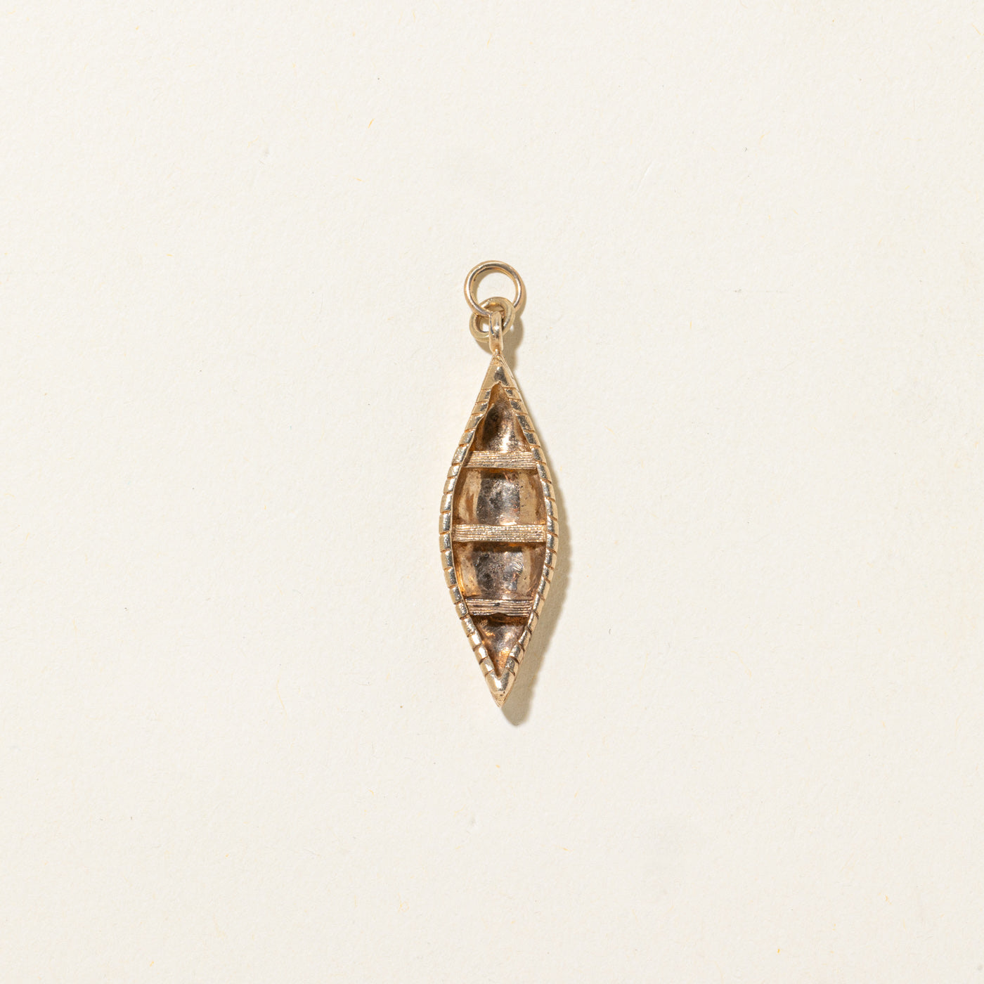 Breloque canoë en or jaune 10 carats