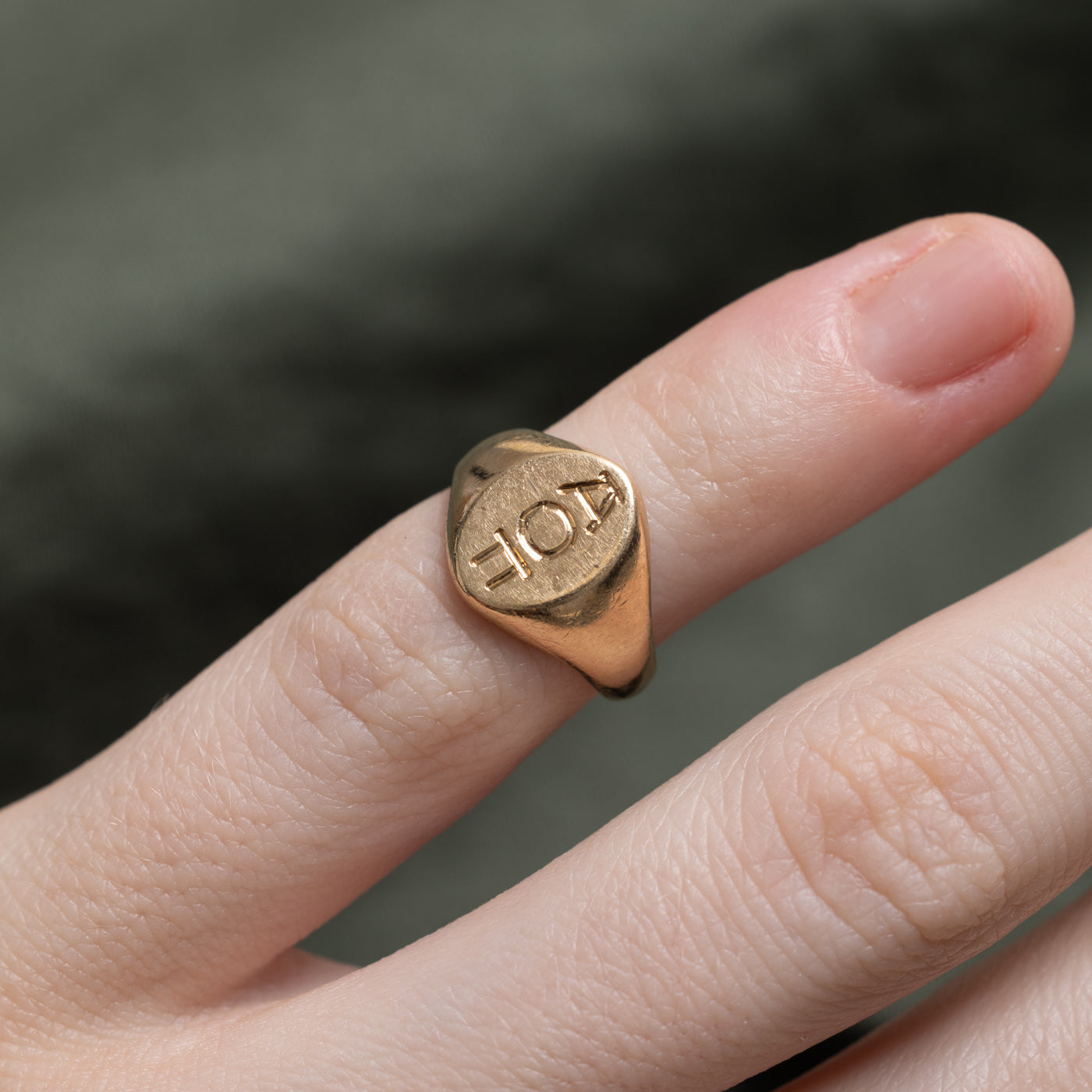 10K Alpha Omicron Pi Signet Ring | SZ 2