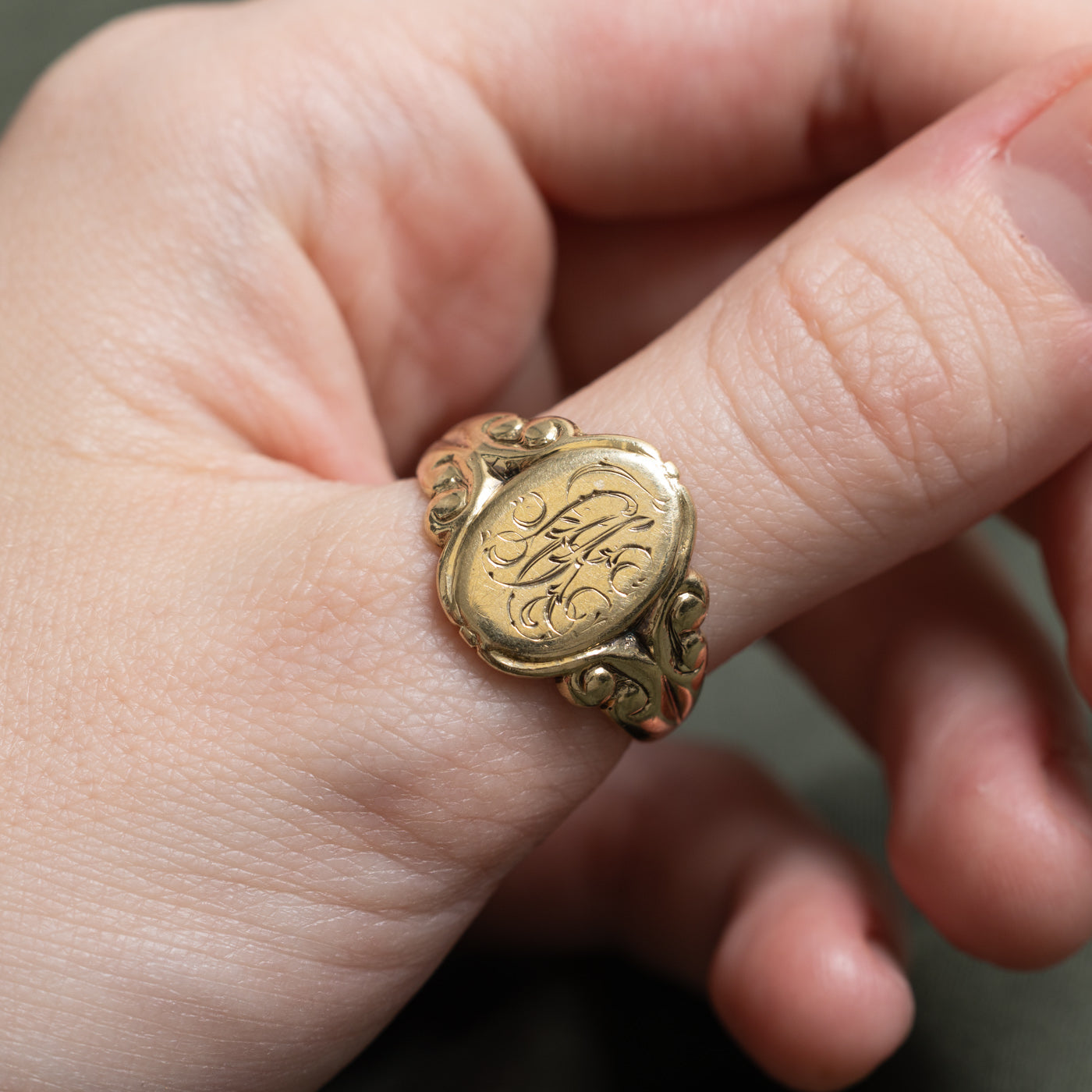 10K Ornate Initial Signet Ring | SZ 9.75