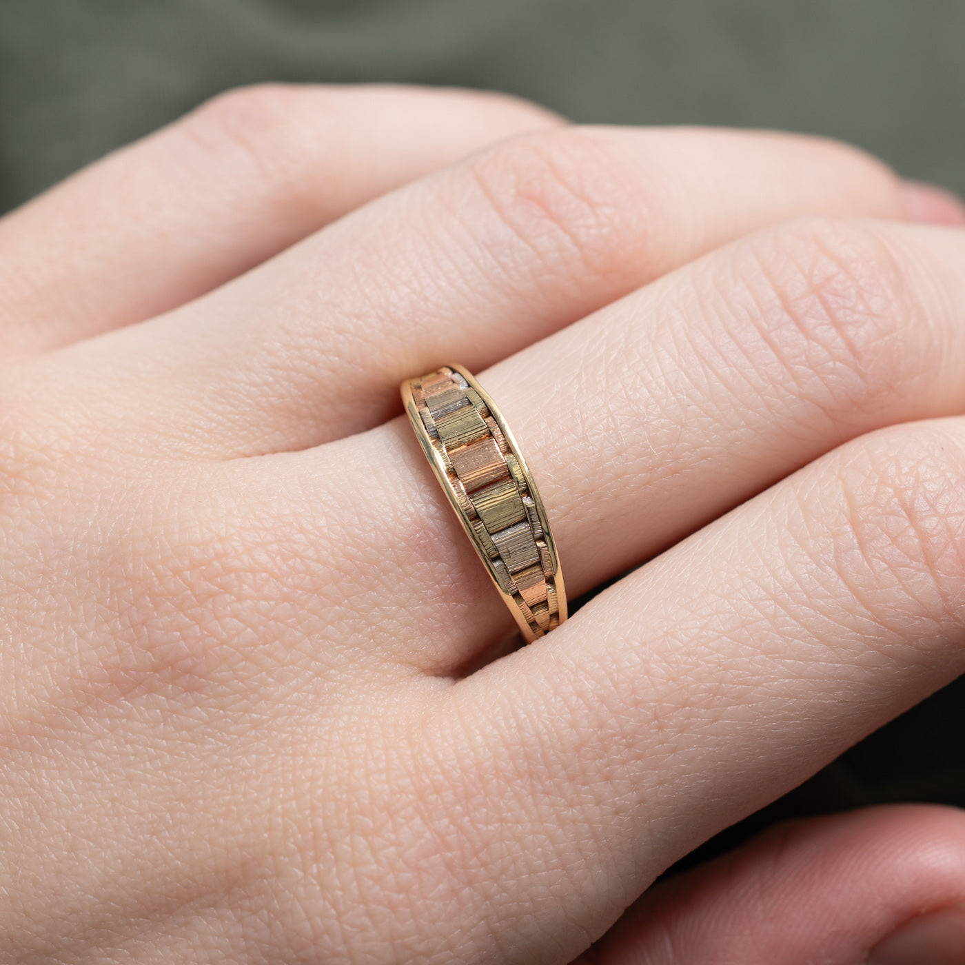 14K Tri Tone Gold Grooved Tapered Band | SZ 7.75