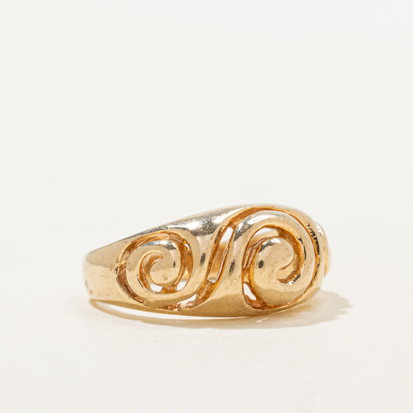 9K Openwork Swirl Dome Ring | SZ 5