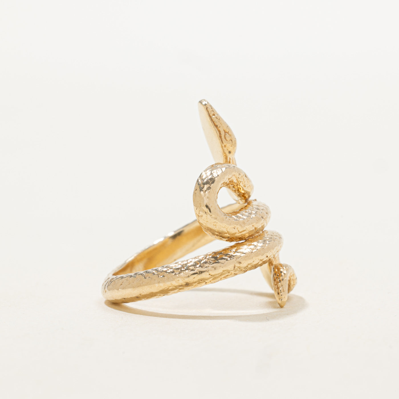 10K Swirly Snake Ring | SZ 5.5