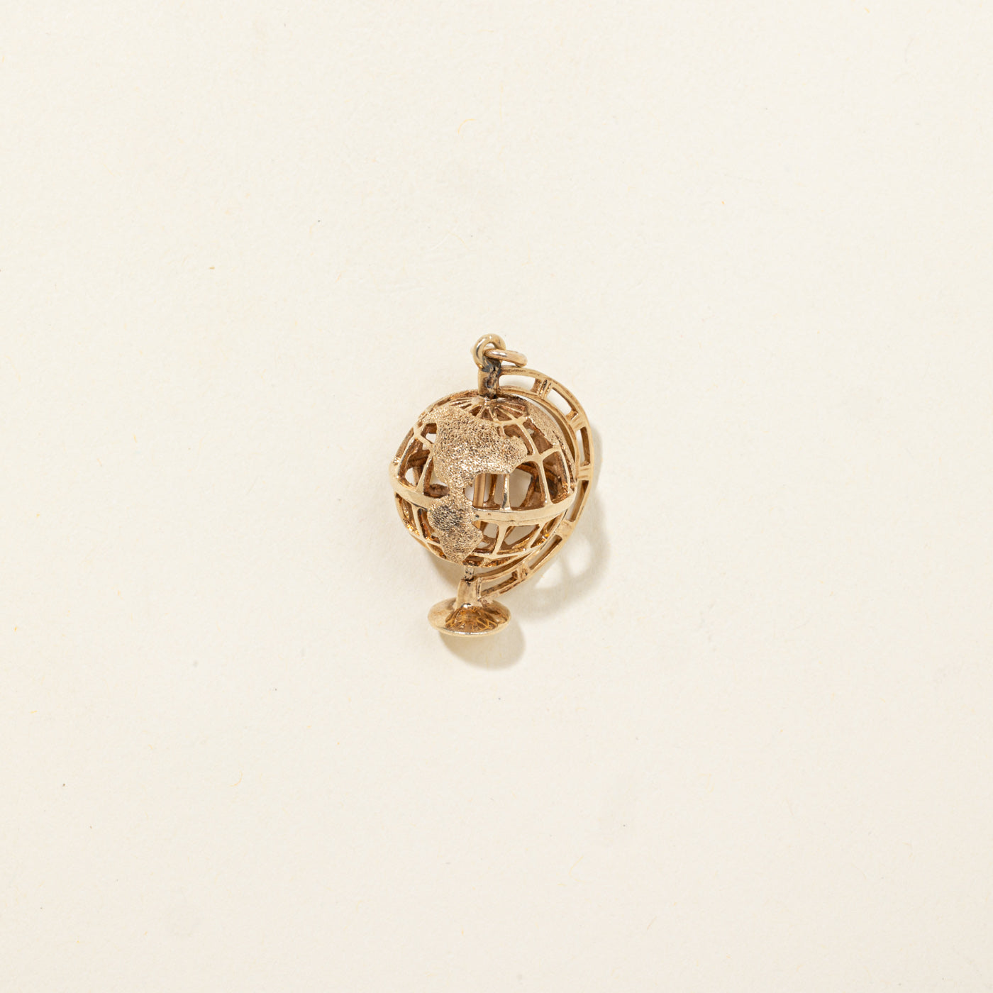10K Globe Charm