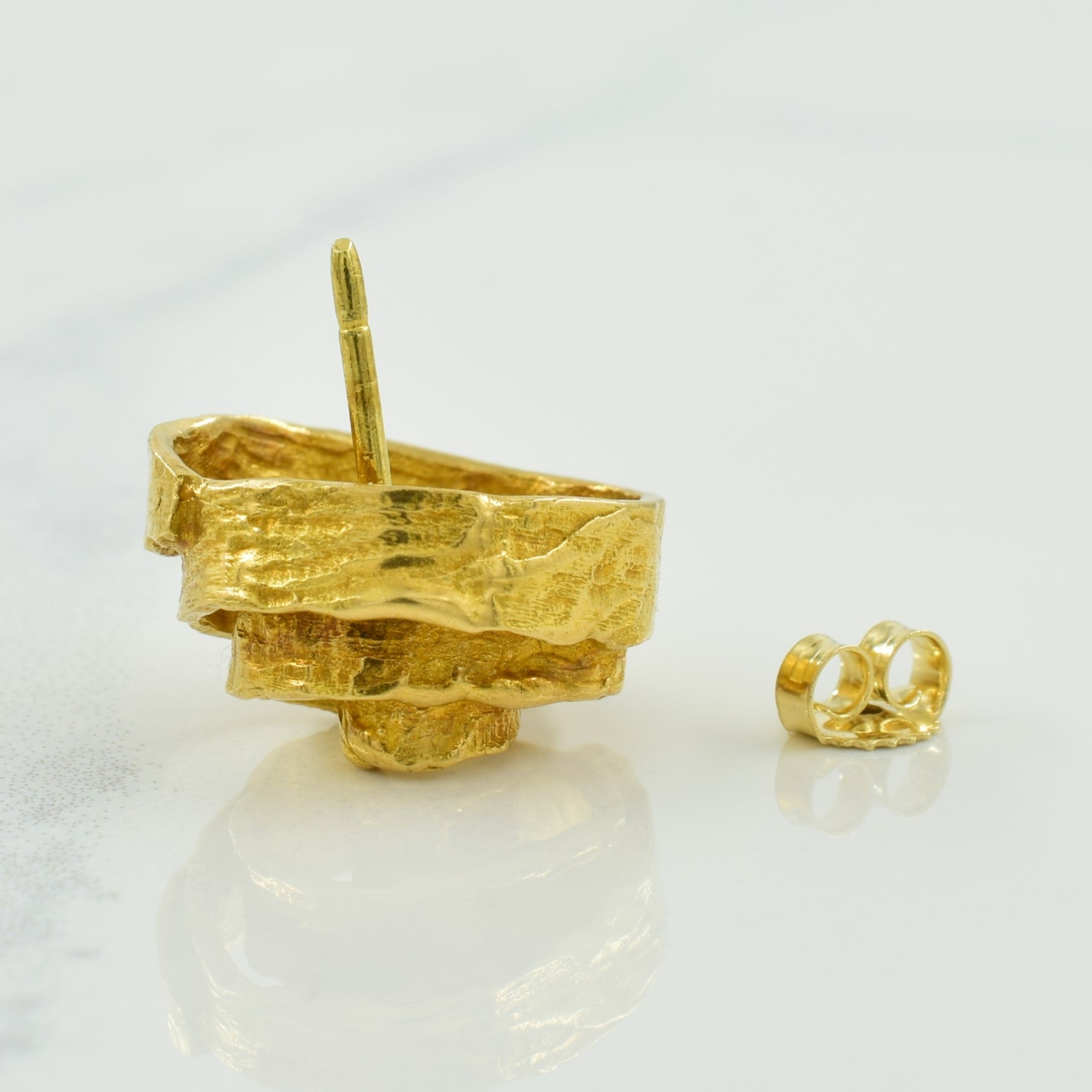 14k Yellow Gold Spiral Stud Earrings |