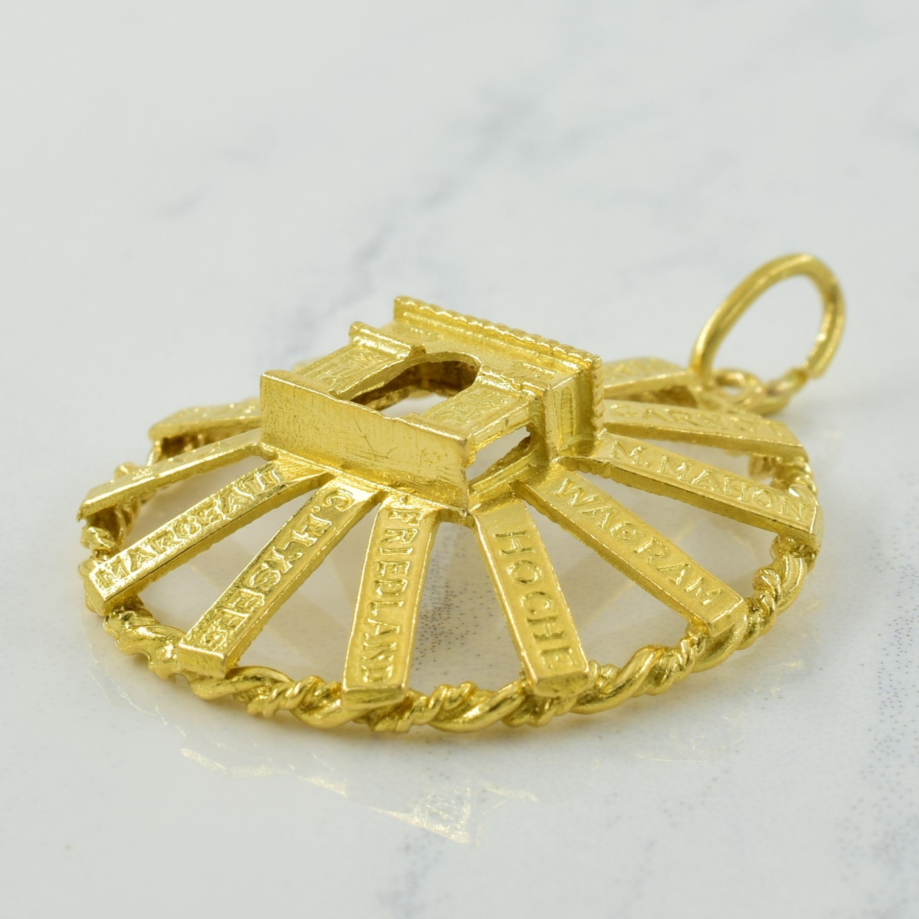 Breloque Arc de Triomphe en or 19 carats poinçonné français |