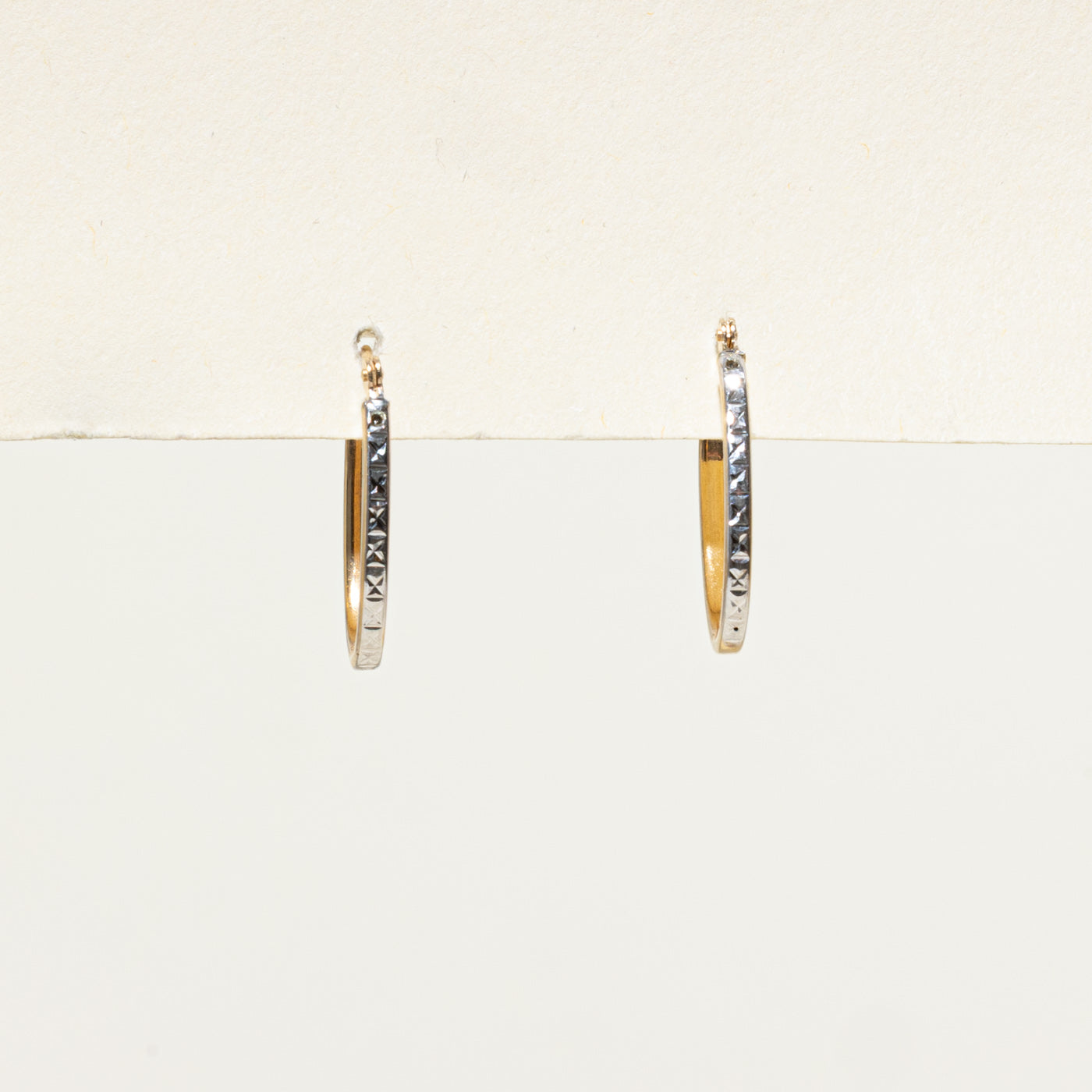 Boucles d'oreilles créoles gravées bicolores or