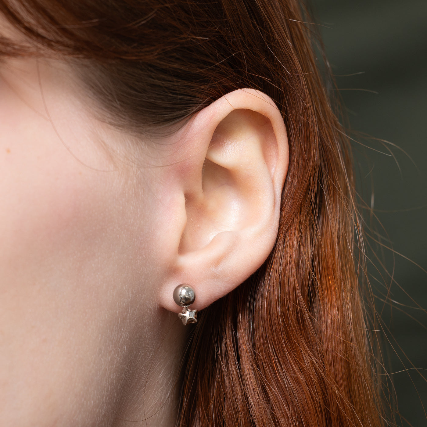 Boucles d'oreilles puces en platine, sphère et étoile