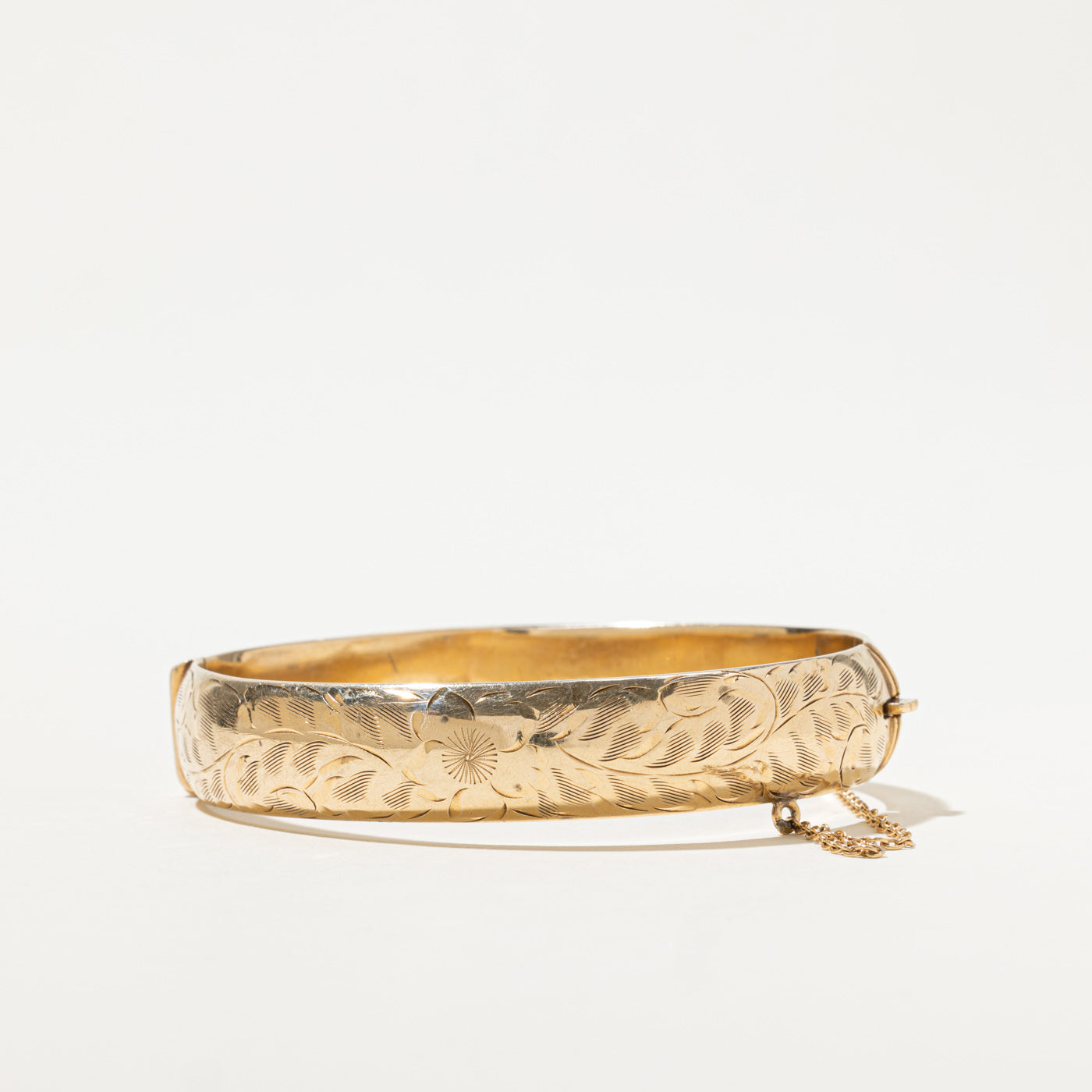 Bracelet jonc en or 10 carats à motif floral gravé | 18 cm