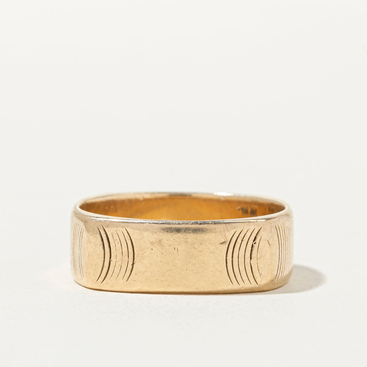 10k Engraved Soft Square Band | 7mm | SZ 10.25