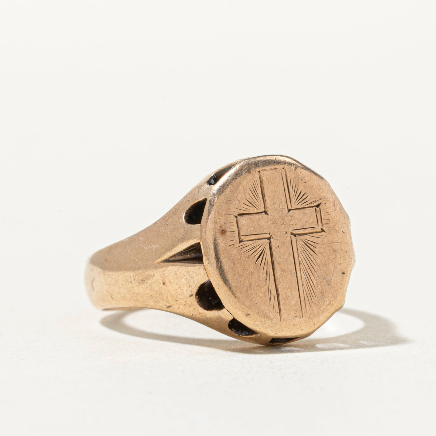 10k Cross Engraved Signet Ring | SZ 8.5