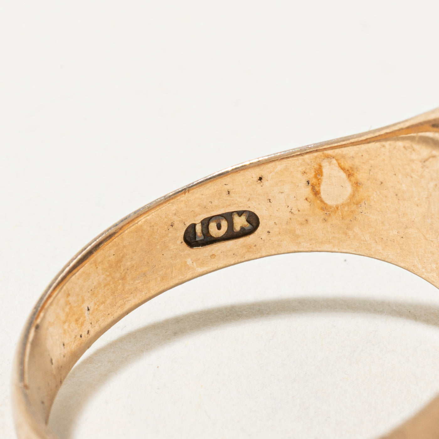 10k Cross Engraved Signet Ring | SZ 8.5