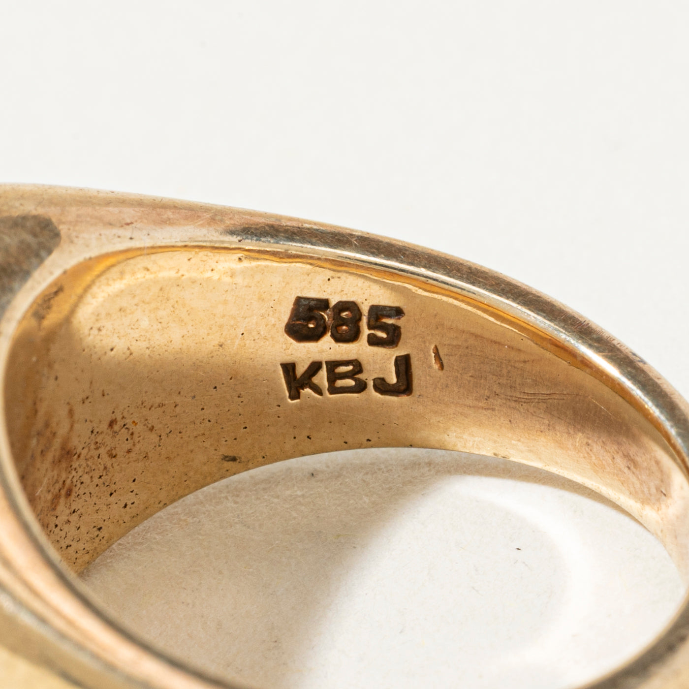 14k Crest Engraved Signet Ring | SZ 6