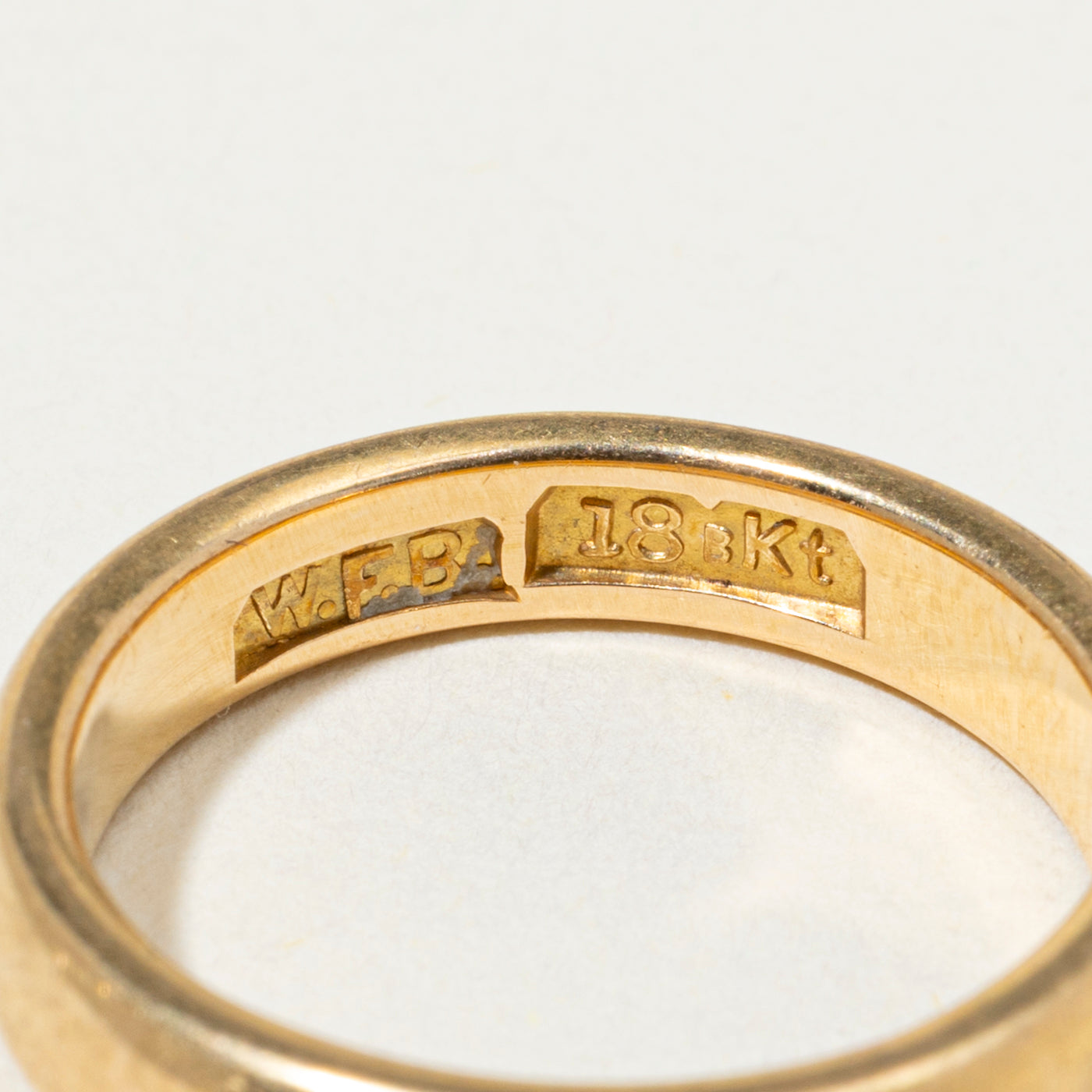 18k Yellow Gold Plain Band | 4mm | SZ 4.75