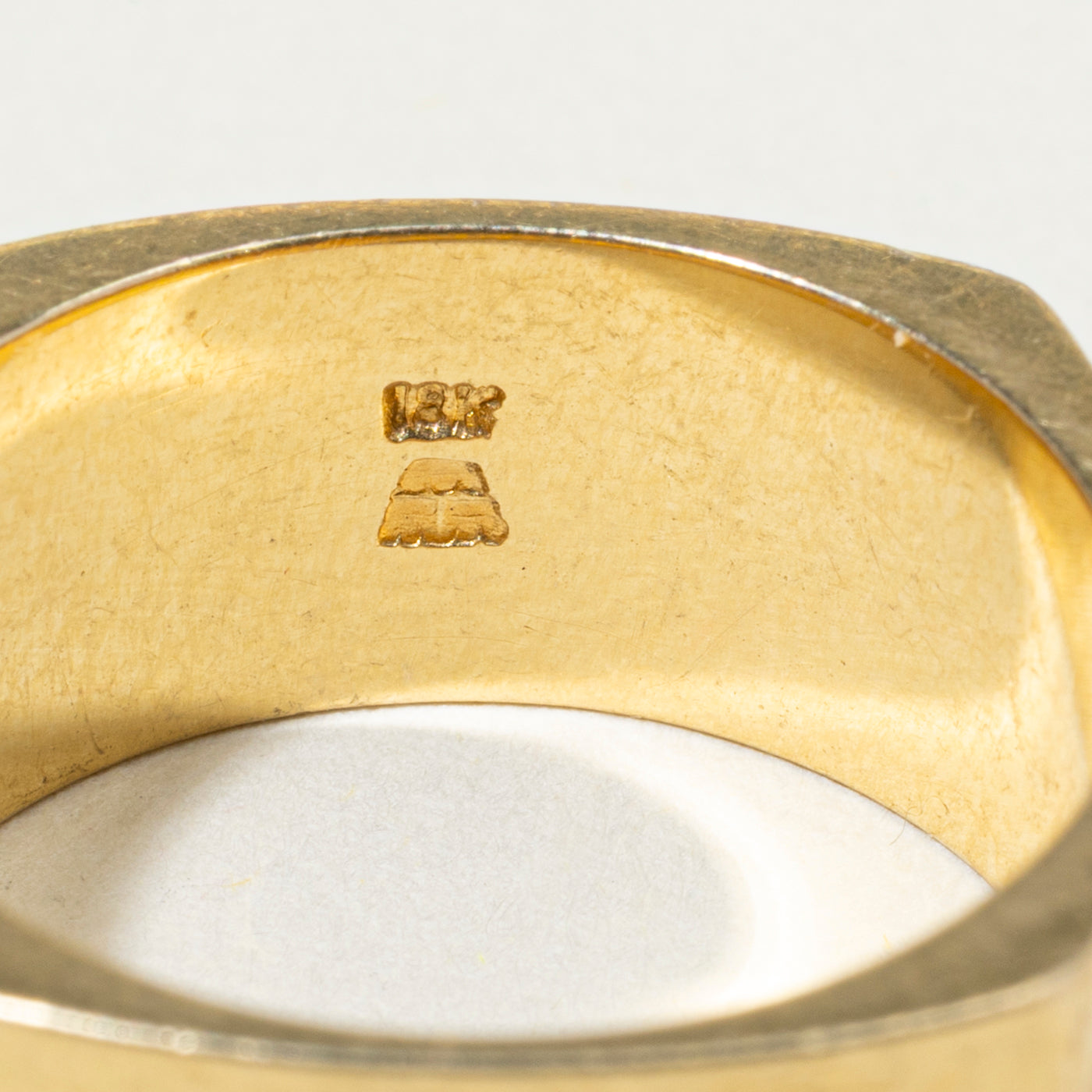 18k Euro Shank Wide Band | 9mm | SZ 8.75