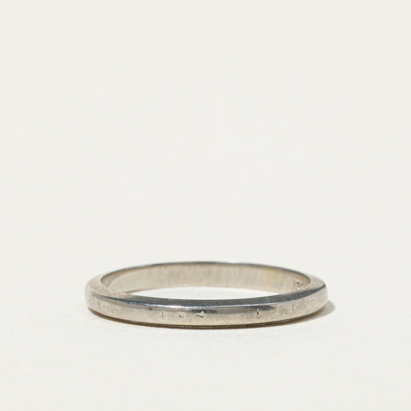 18k Plain Thin Stacking Band | 2mm | SZ 5.25